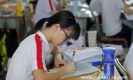 2022高考三天穿什么顏色衣服吉利3