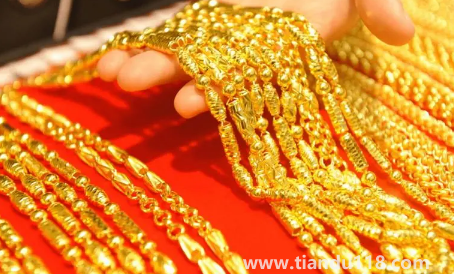 買(mǎi)五金的錢(qián)可以直接給女方嗎(彩禮送三金還是五金)(圖2) 買(mǎi)五金的錢(qián)可以直接給女方嗎2