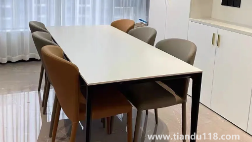 網(wǎng)上購(gòu)買(mǎi)的德利豐巖板正品嗎(德利豐巖板餐桌怎樣才能避免入誤區(qū))(圖1) 網(wǎng)上購(gòu)買(mǎi)的德利豐巖板正品嗎1