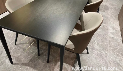 網(wǎng)上購(gòu)買(mǎi)的德利豐巖板正品嗎(德利豐巖板餐桌怎樣才能避免入誤區(qū))(圖3) 網(wǎng)上購(gòu)買(mǎi)的德利豐巖板正品嗎3