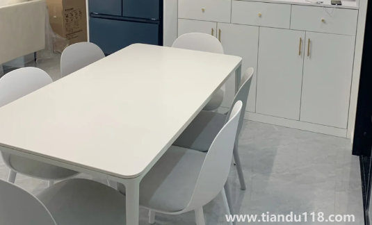 德利豐巖板怎么樣(如何辨別德利豐巖板和依諾巖板)(圖1) 德利豐巖板怎么樣1