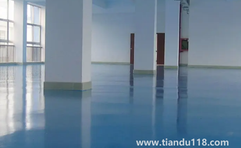 環(huán)氧自流平地面多少錢一平米(環(huán)氧地坪漆油性和水性有什么區(qū)別)(圖3) 環(huán)氧自流平地面多少錢一平米3