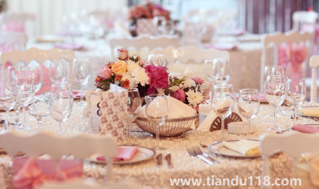 訂婚宴是男方請還是女方請(訂婚需要注意哪些事項(xiàng))(圖1) 訂婚宴是男方請還是女方請1