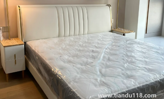 床和床墊加起來(lái)一萬(wàn)貴嗎1