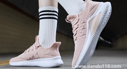 網(wǎng)面鞋破洞了怎么補救（網(wǎng)面鞋破洞了屬于質(zhì)量問題嗎）