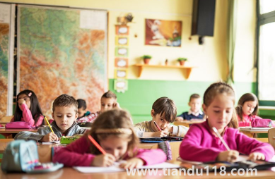 小朋友剛上幼兒園怎么安撫(如何安慰剛上幼兒園的小朋友)(圖3) 小朋友剛上幼兒園怎么安撫3