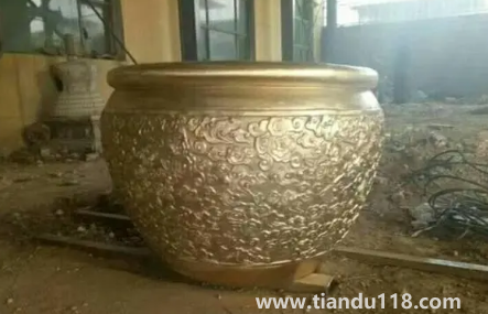 銅的小招財缸怎樣擺放(銅缸擺放的風(fēng)水吉位在哪)(圖1) 銅的小招財缸怎樣擺放1