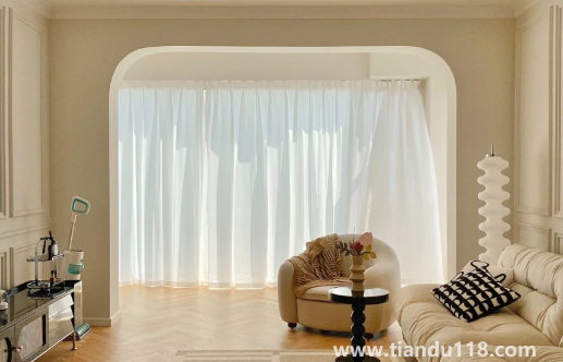 客廳不裝窗簾只裝紗好看嗎(選購窗簾小技巧)(圖1) 客廳不裝窗簾只裝紗好看嗎1