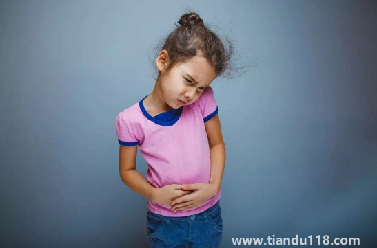 肚子有蛔蟲的癥狀有哪些(怎么預(yù)防肚子有蛔蟲)(圖1) 肚子有蛔蟲的癥狀有哪些1