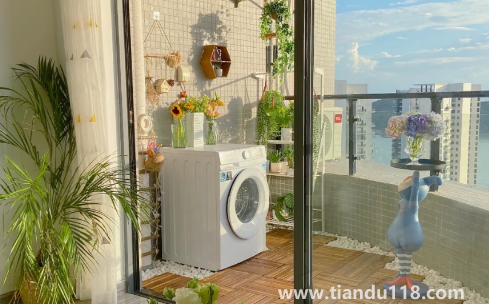 開(kāi)放式陽(yáng)臺(tái)能裝電動(dòng)晾衣架嗎(開(kāi)放式陽(yáng)臺(tái)要不要鋪過(guò)門石)(圖1) 開(kāi)放式陽(yáng)臺(tái)能裝電動(dòng)晾衣架嗎1