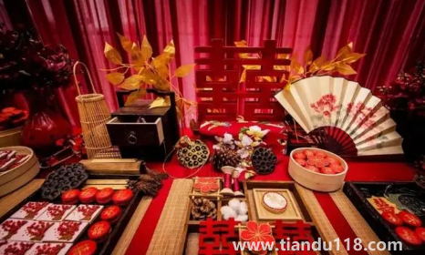 女兒結婚媽媽穿什么衣服合適(女兒出嫁父母穿什么顏色的衣服比較好呢)(圖2) 女兒結婚媽媽穿什么衣服合適2