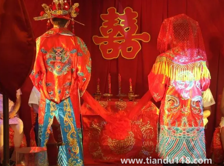 女生回門一定要穿紅色衣服嗎(女生回門的注意事項(xiàng))(圖1) 女生回門一定要穿紅色衣服嗎1