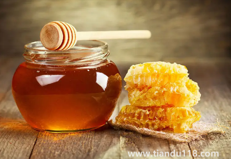 蜂蜜顏色深的好還是淺的好(怎么樣的蜂蜜才是正宗的)(圖2) 蜂蜜顏色深的好還是淺的好2