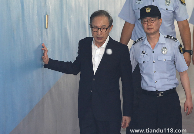 韓國前總統(tǒng)李明博出獄待遇慘淡（沒養(yǎng)老金，不配司機(jī)，無秘書）